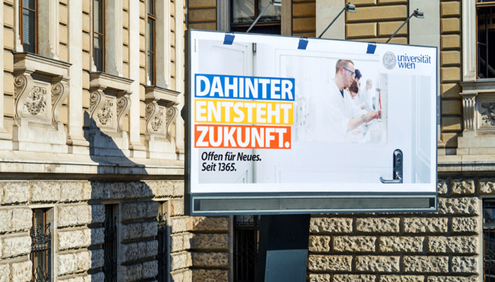 Billboard mit Sujet "Dahinter entsteht Zukunft"